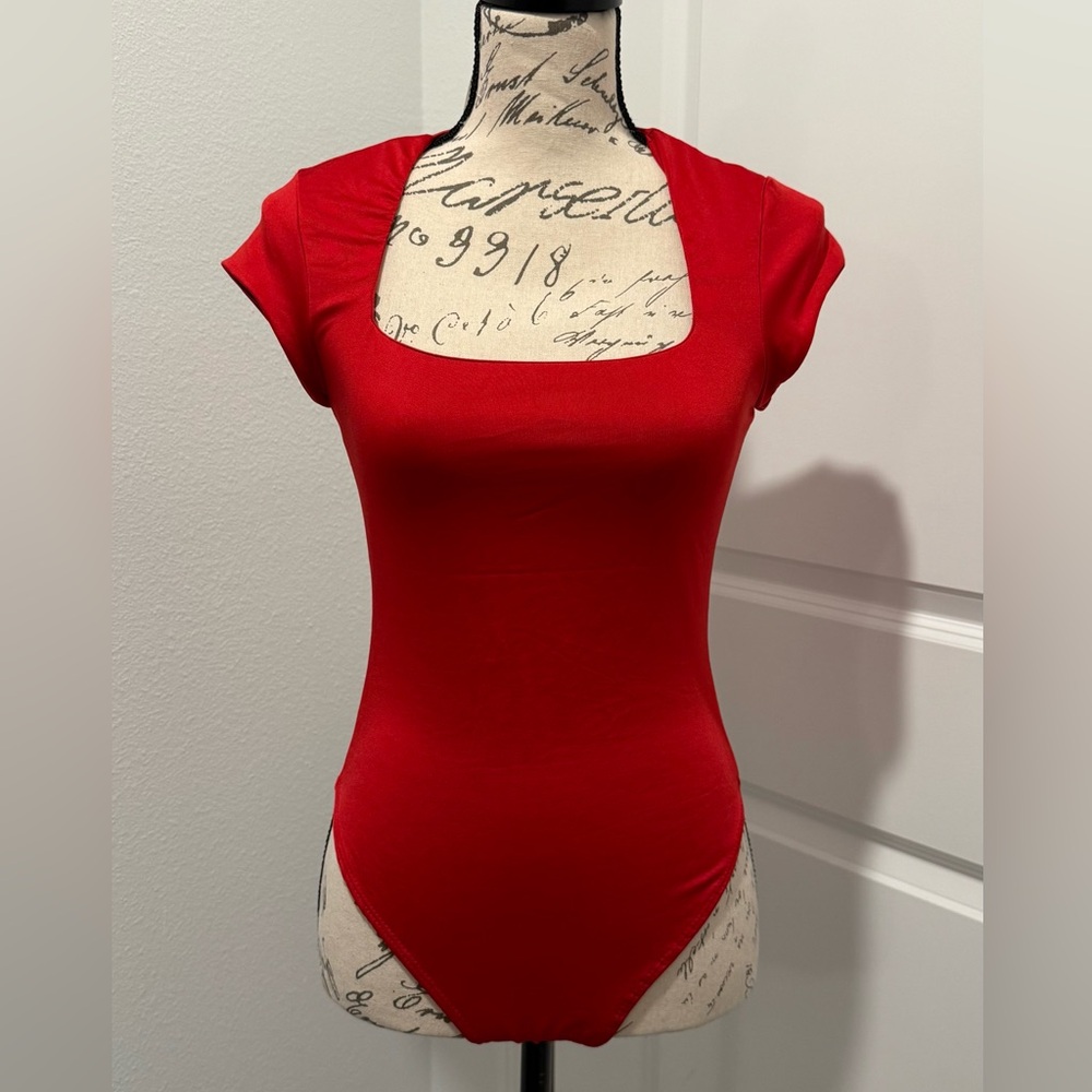 NEW Cloth By Design Women's Red Cap Sleeve Bodycon Bodysuit